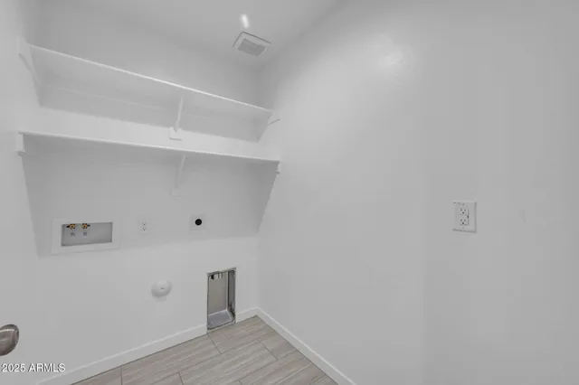 a view of utility room