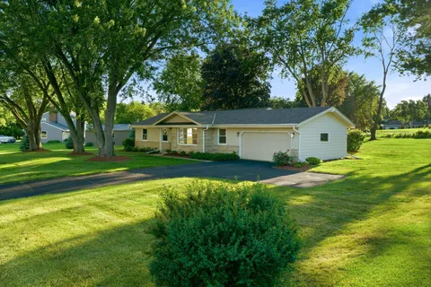 $549,900 | W332N5425 Solveson Drive, Merton, WI 53058