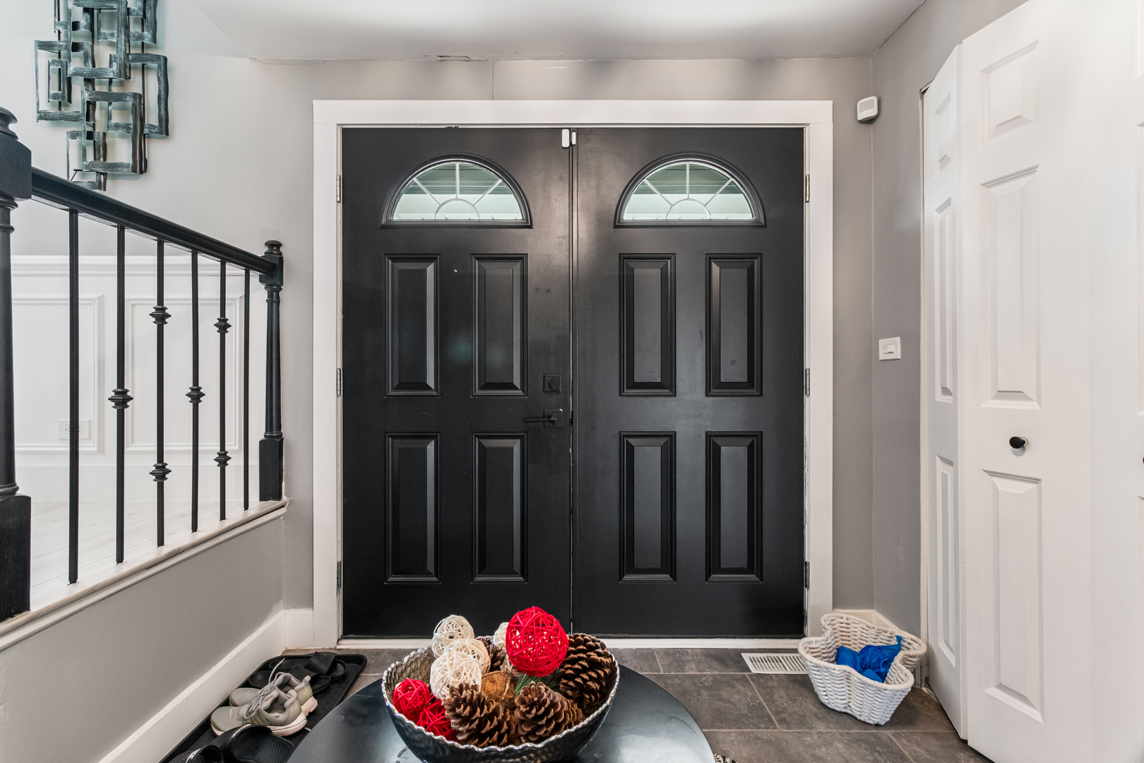 7 Purchase Court Bolingbrook, IL 60440 - Photo 4 of 23 a view of a entryway with interior