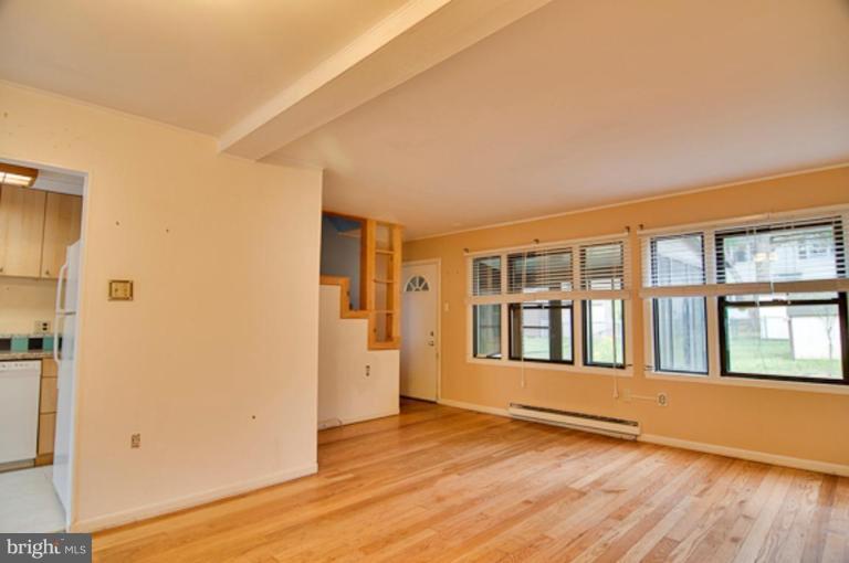 16 Ridge Road, Unit Z3 Greenbelt, MD 20770 - Photo 19 of 27 Living Room/Dining Room