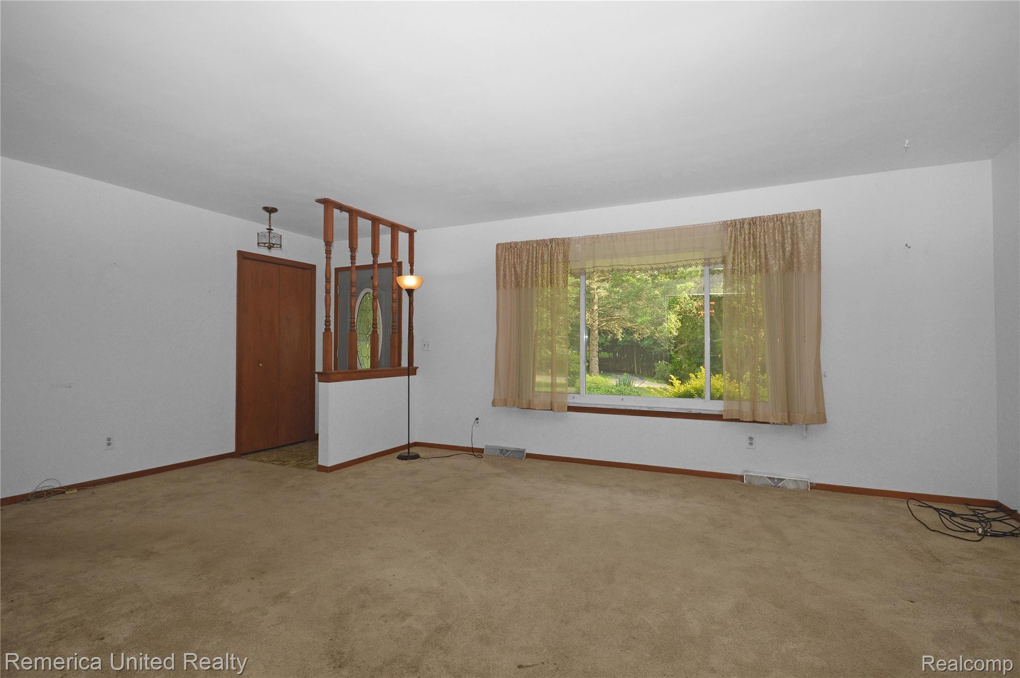 500 Keddle Road Howell, MI 48843 - Photo 10 of 30 6 living.jpg