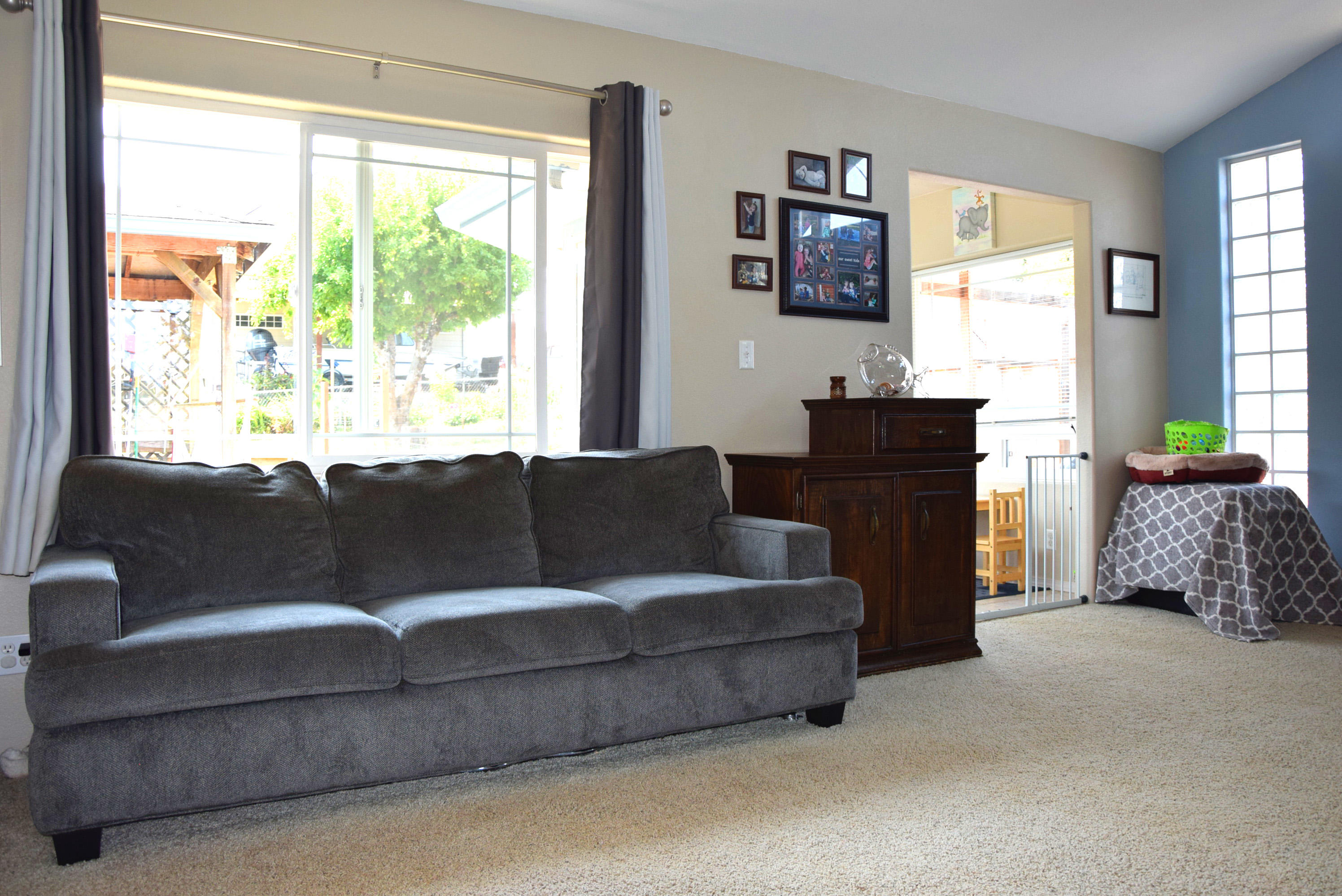 481 South 19th Street Reedsport, OR 97467 - Photo 4 of 28 4 - Living Room