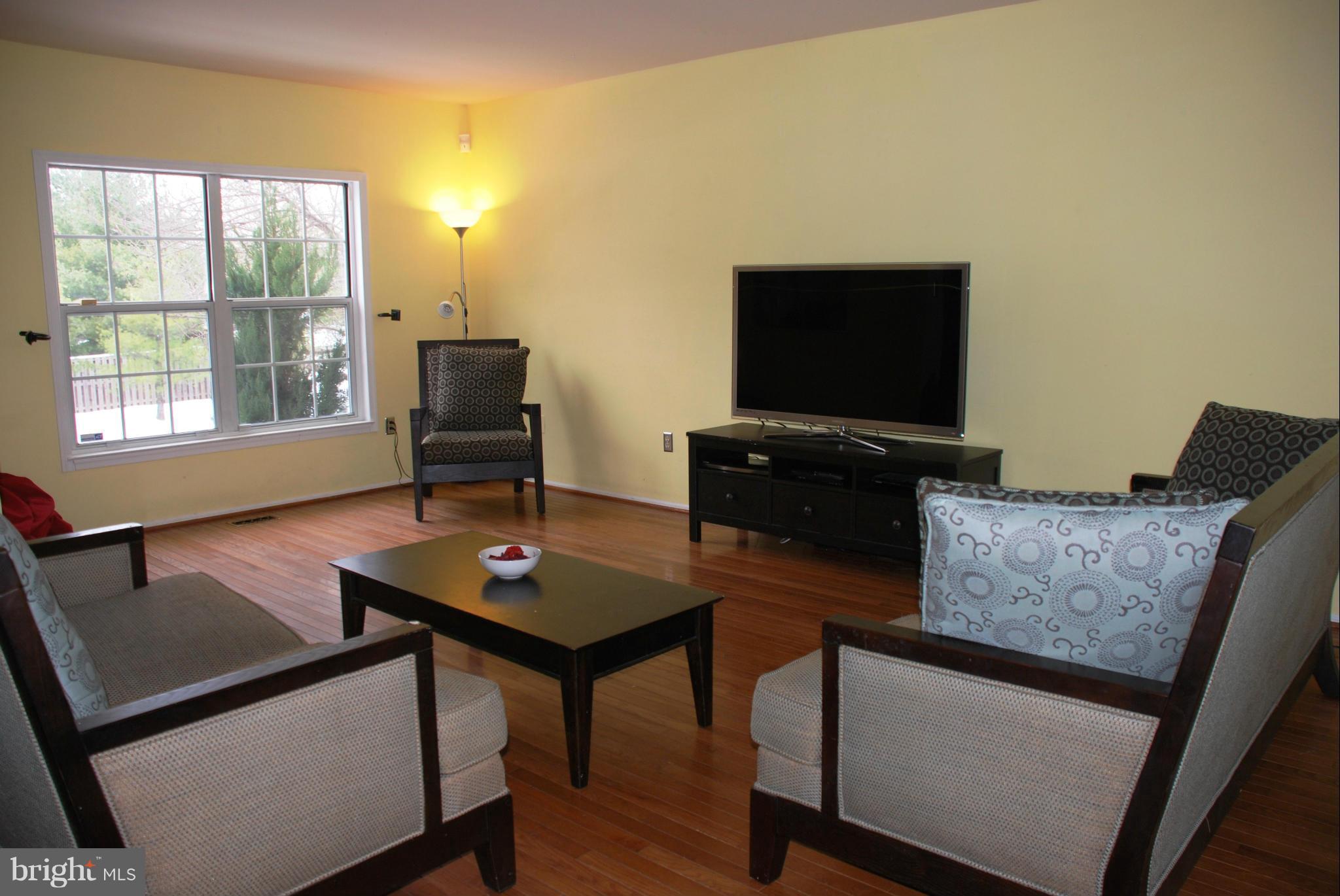 3989 Forest Valley Road Baltimore, MD 21234 - Photo 7 of 21 Living Room
