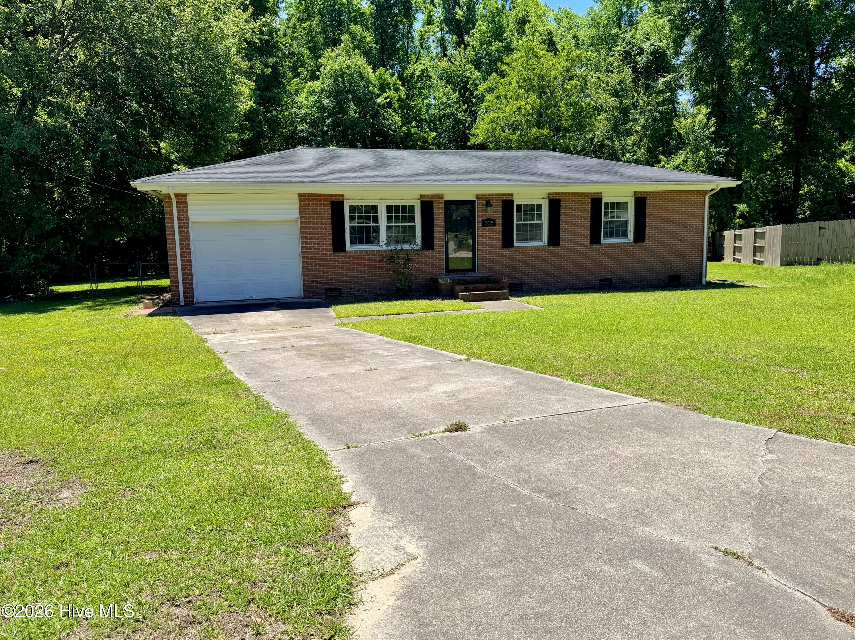 308 Sheffield Road Jacksonville, NC 28546 - Photo 1 of 22 Front view from Street