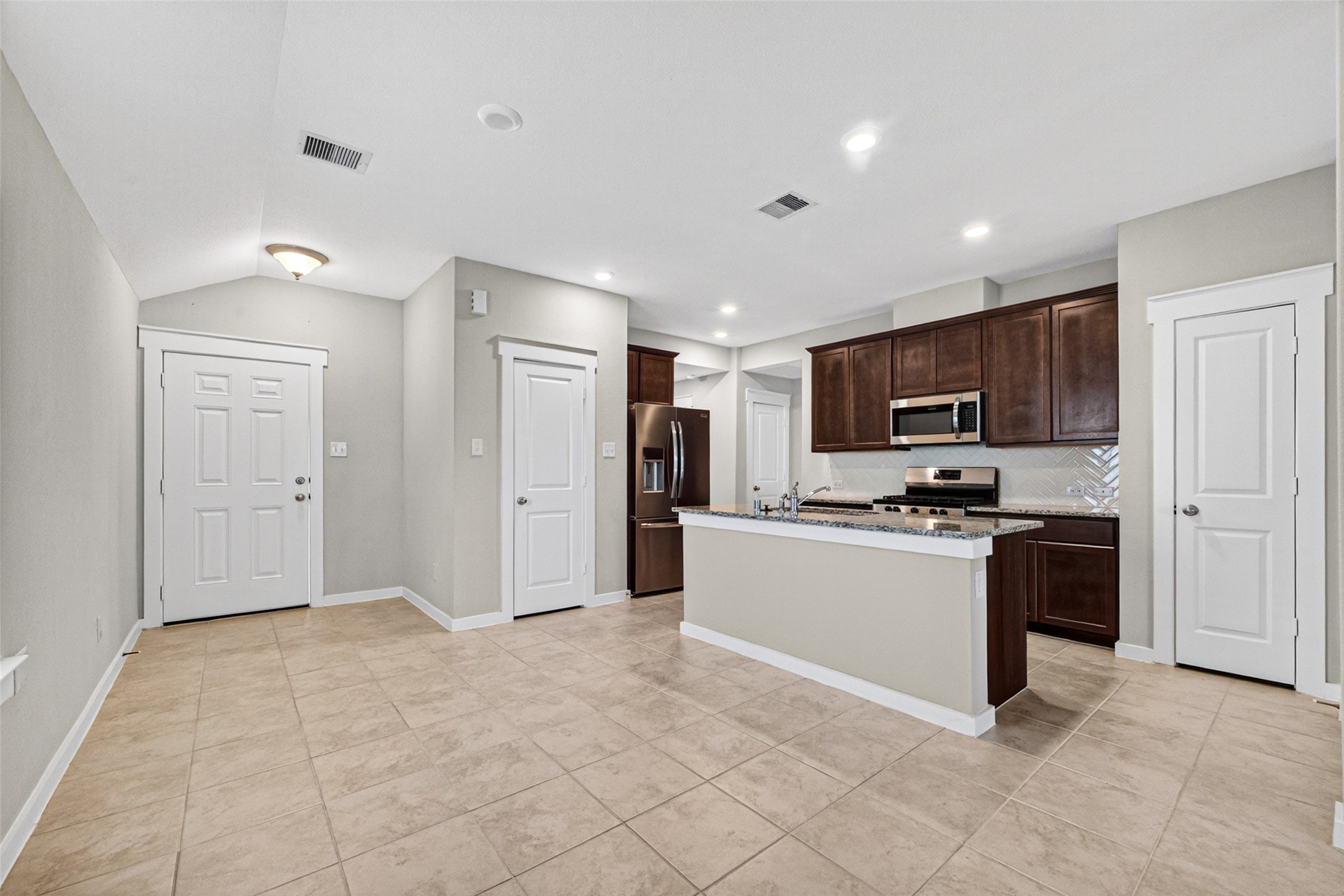 252 Laura Leigh Lane Angleton, TX 77515 - Photo 8 of 30