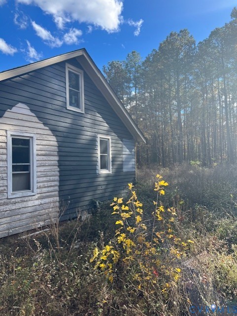 1917 Rebel Road Glen Allen, VA 23059 - Photo 3 of 5 a backyard of a house