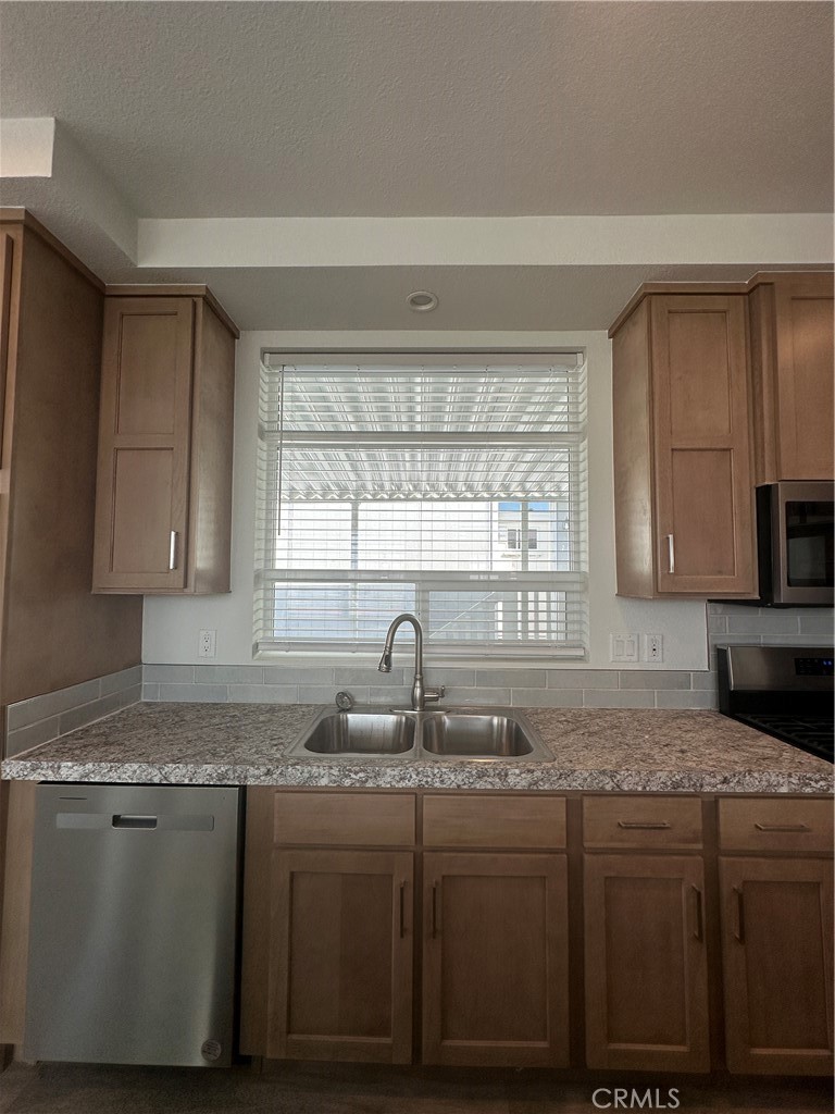 3444 West Center Street, Unit 12 Riverside, CA 92501 - Photo 7 of 38