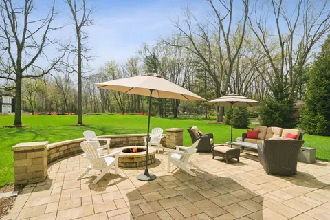 $1,350,000 | 425 Brookmont Lane, North Barrington, IL 60010