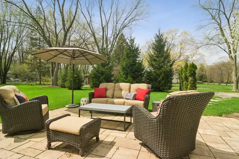 $1,350,000 | 425 Brookmont Lane, North Barrington, IL 60010