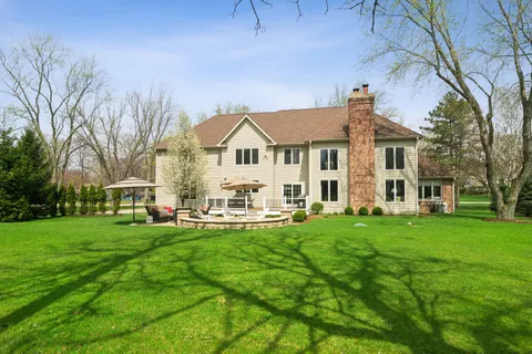 $1,350,000 | 425 Brookmont Lane, North Barrington, IL 60010