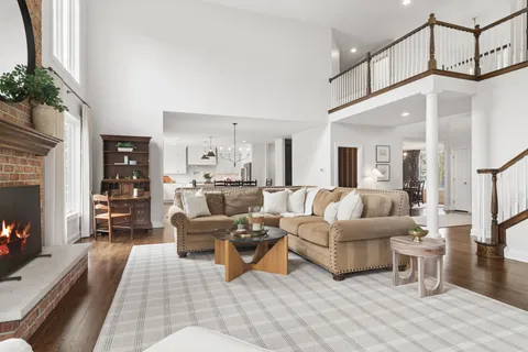 $1,350,000 | 425 Brookmont Lane, North Barrington, IL 60010