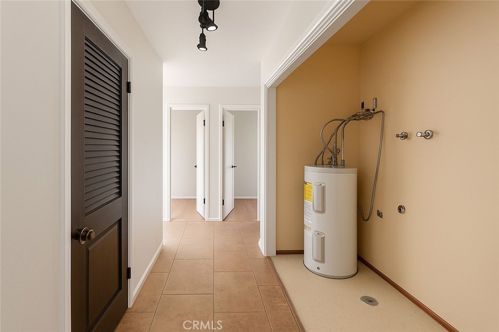 4530 West Ridgecrest Boulevard Ridgecrest, CA 93555 - Photo 8 of 18 a view of a hallway with front door