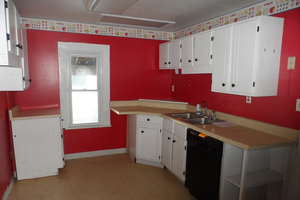 32 Maple Street Rouses Point, NY 12979 - Photo 5 of 14 Gallery Image 5