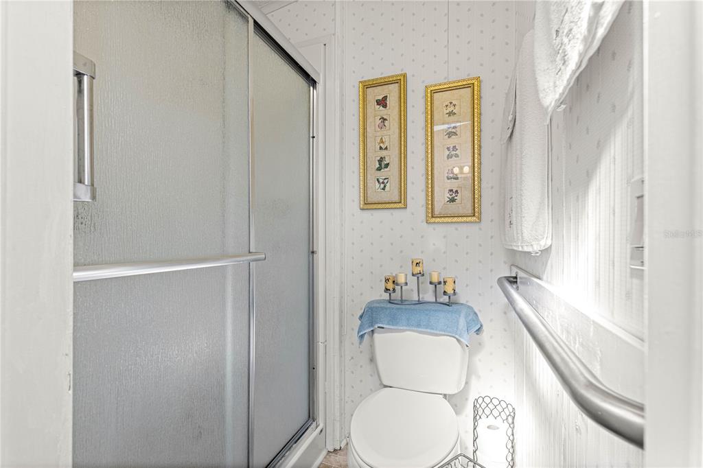 13081 Southeast 47th Court Belleview, FL 34420 - Photo 26 of 42 a bathroom with a toilet sink and tub