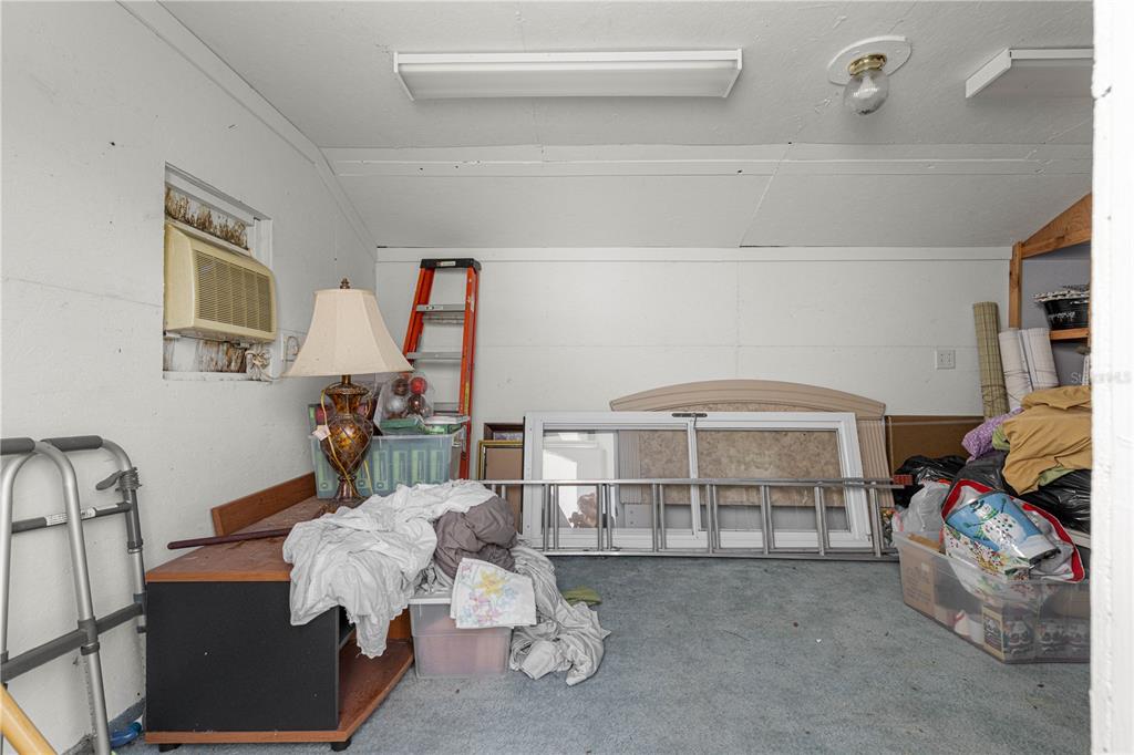 13081 Southeast 47th Court Belleview, FL 34420 - Photo 40 of 42 a living room with furniture