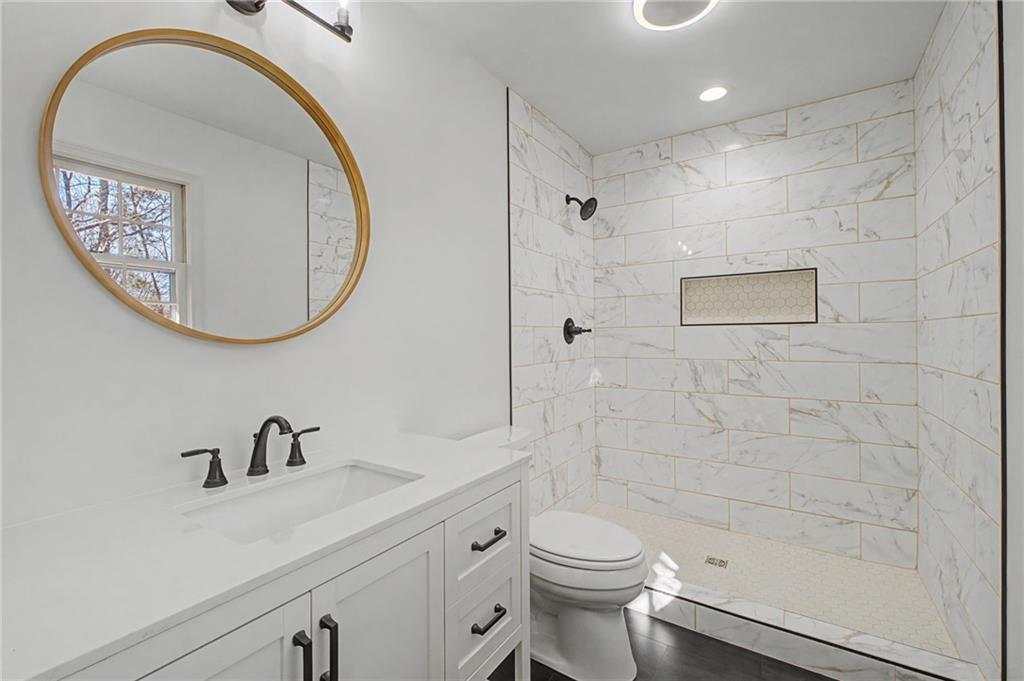 115 Devonwood Drive Calhoun, GA 30701 - Photo 18 of 35 a bathroom with a toilet sink and mirror