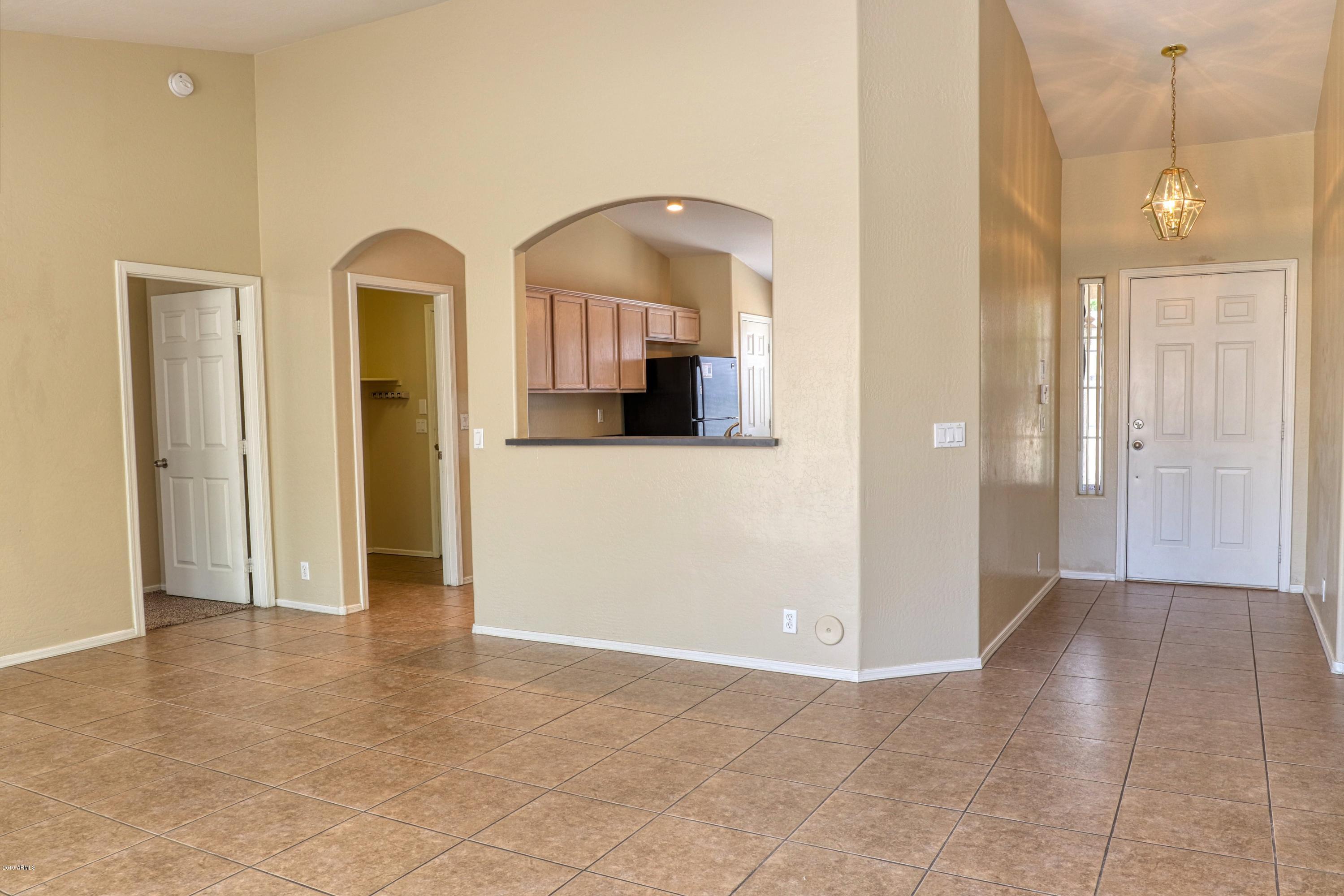 934 East Beverly Road Phoenix, AZ 85042 - Photo 2 of 25 Entry1a