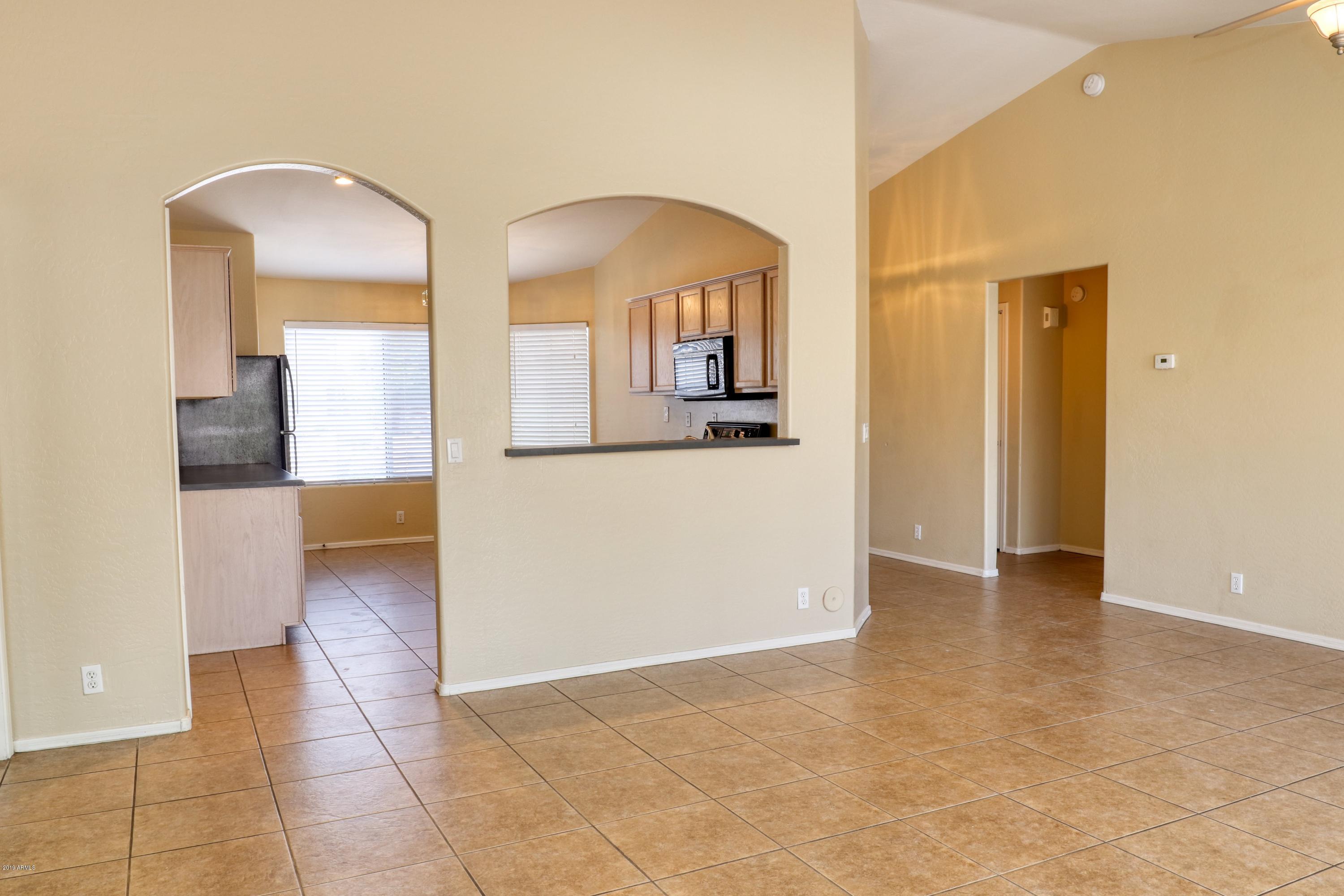 934 East Beverly Road Phoenix, AZ 85042 - Photo 3 of 25 FamilyRoom2a