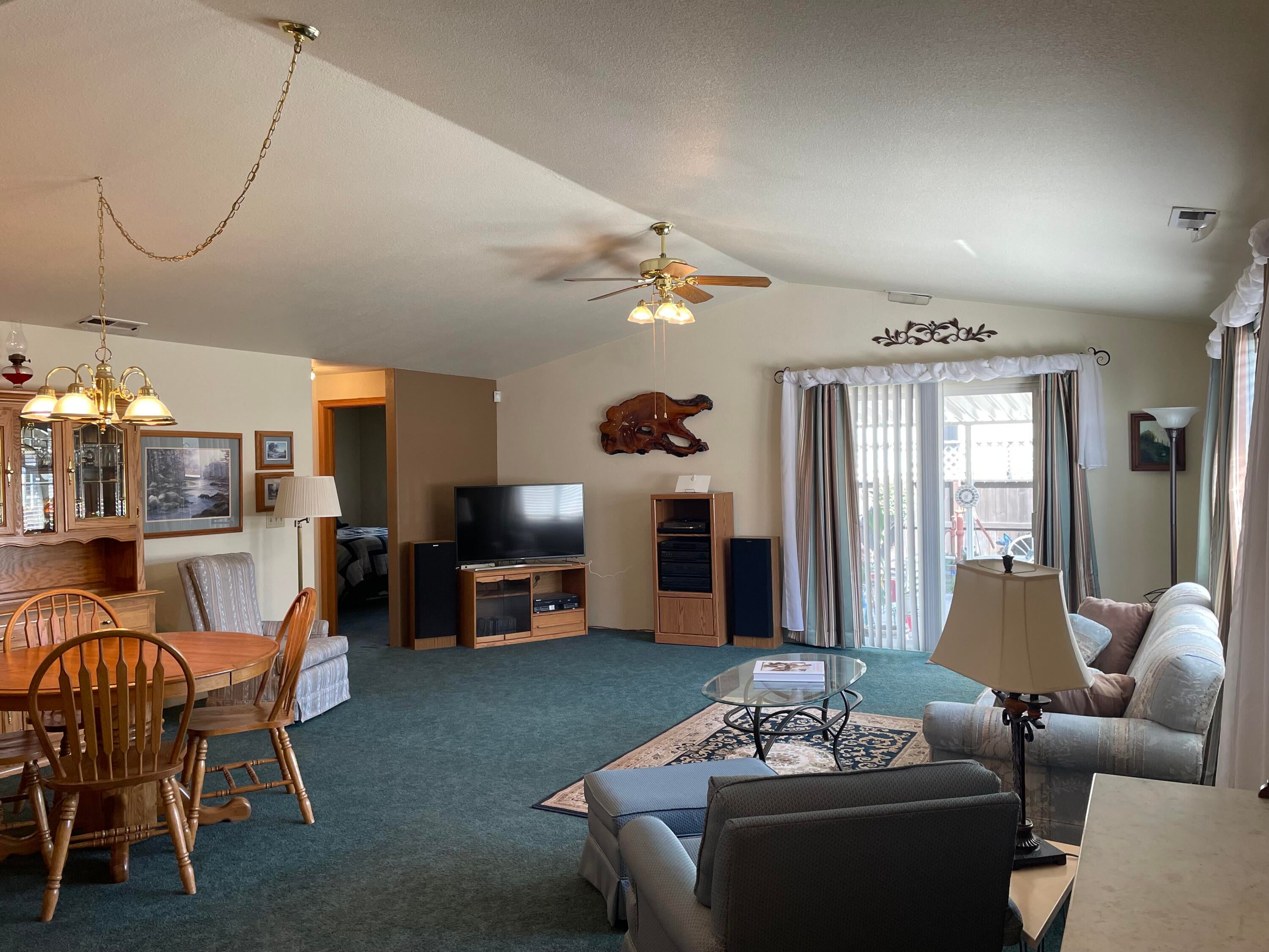 783 Tami Road Grants Pass, OR 97526 - Photo 3 of 19 IMG-4556