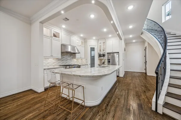 $925,000 | 5305 Gibson Street, Houston, TX 77007