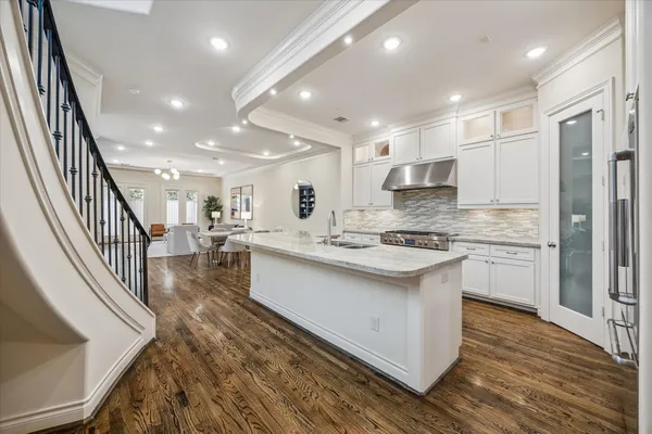 $925,000 | 5305 Gibson Street, Houston, TX 77007