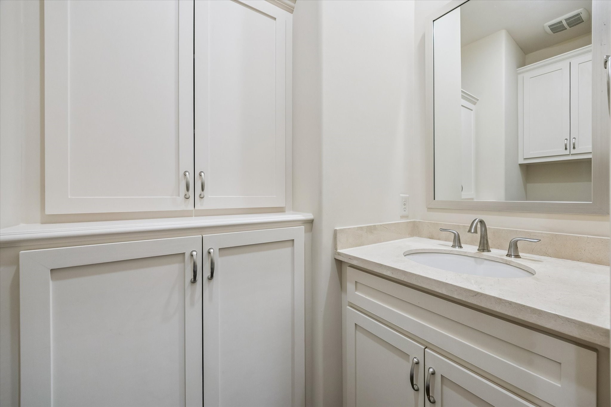 5305 Gibson Street Houston, TX 77007 - Photo 19 of 46 a bathroom with a sink and a mirror