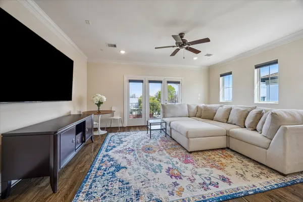 $925,000 | 5305 Gibson Street, Houston, TX 77007