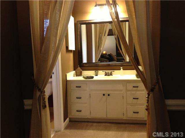 11724 Painted Tree Road Charlotte, NC 28226 - Photo 12 of 16 Gallery Image 12