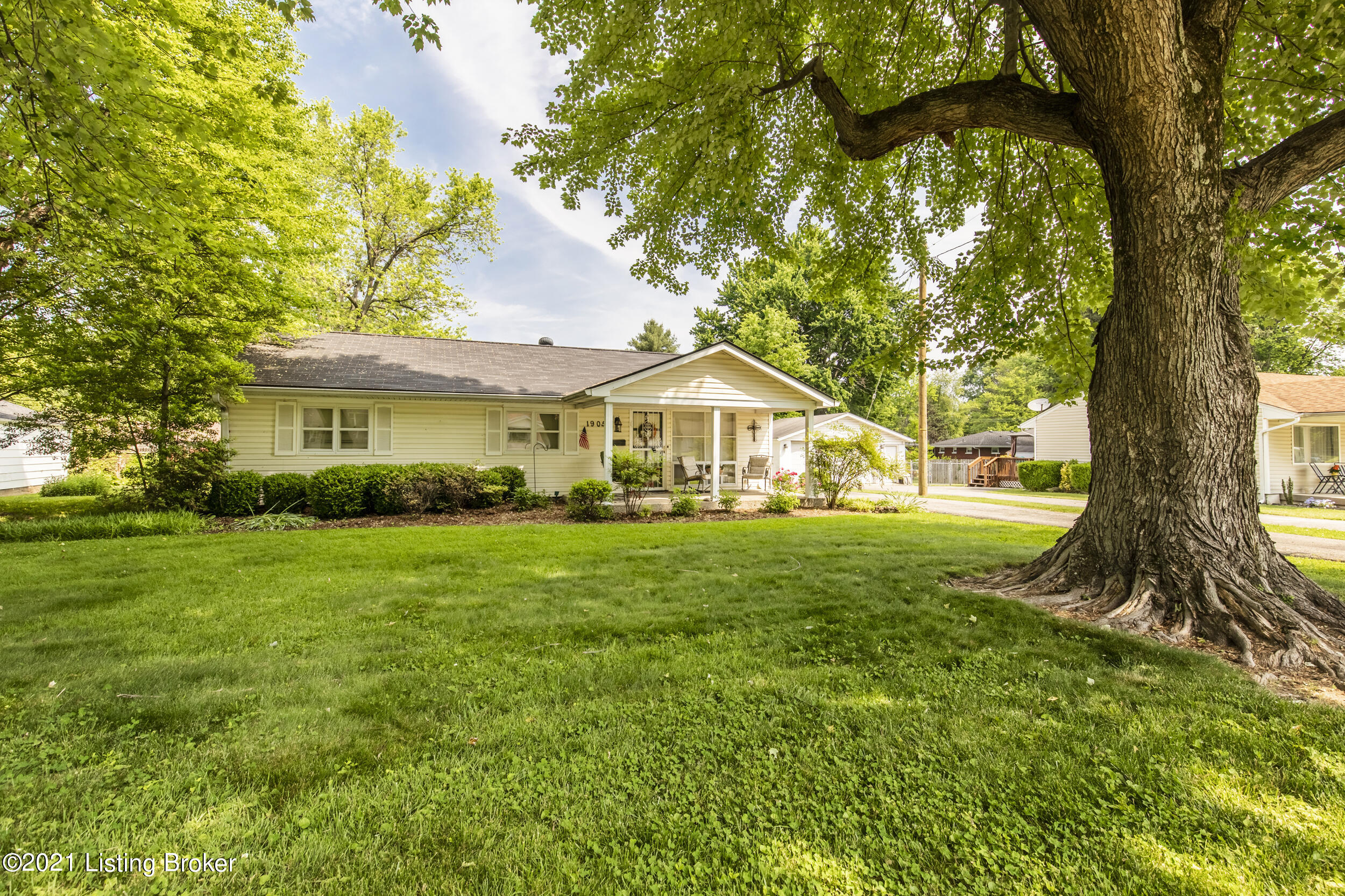 1905 Heaton Road Louisville, KY 40216 - Photo 26 of 28 3-front