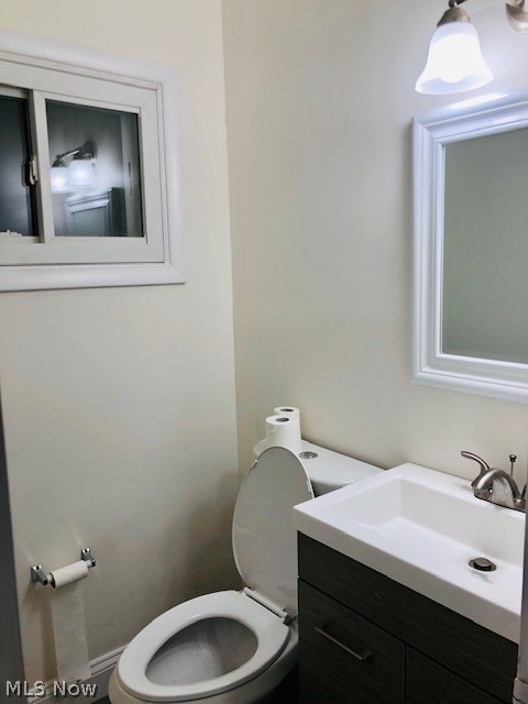 1155 Oxford Road Cleveland, OH 44121 - Photo 15 of 35 Gallery Image 15