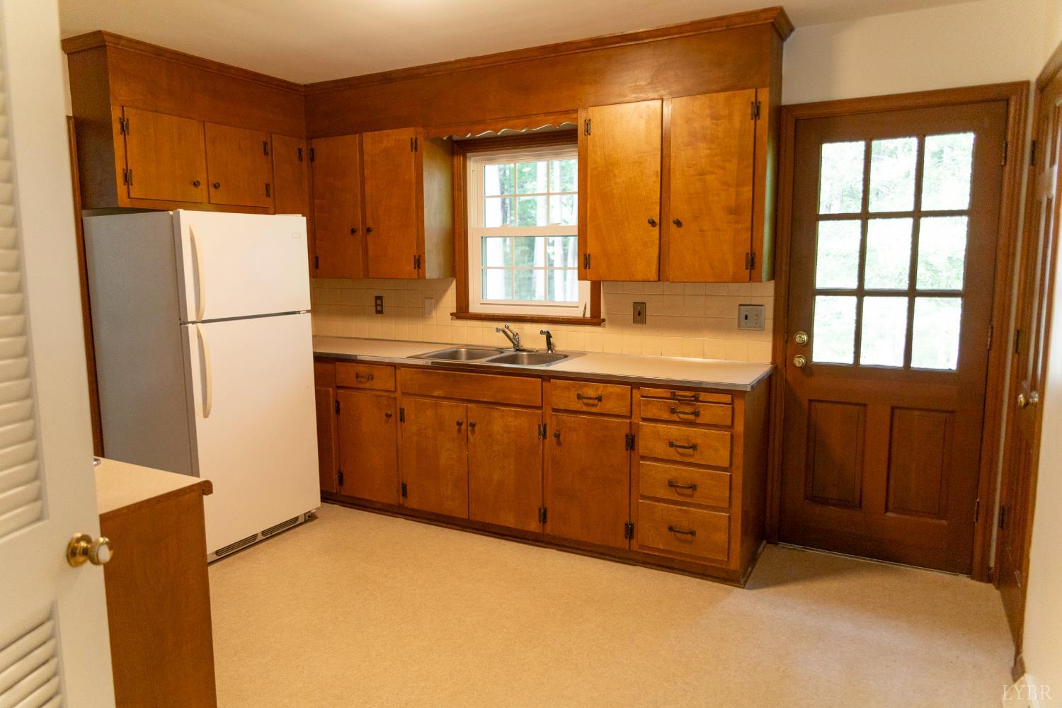 2024 Burnt Bridge Road Lynchburg, VA 24503 - Photo 10 of 26