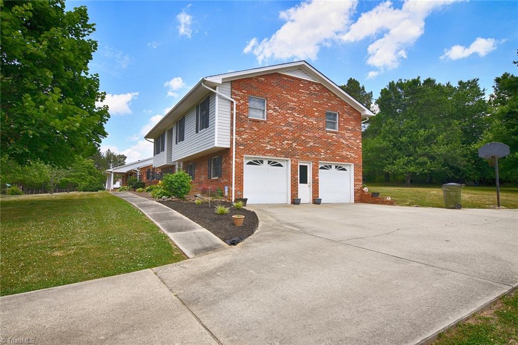 2142 Frye Bridge Road Clemmons, NC 27012 - Photo 12 of 39 Gallery Image 12
