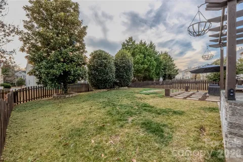 a view of a yard with basketball court