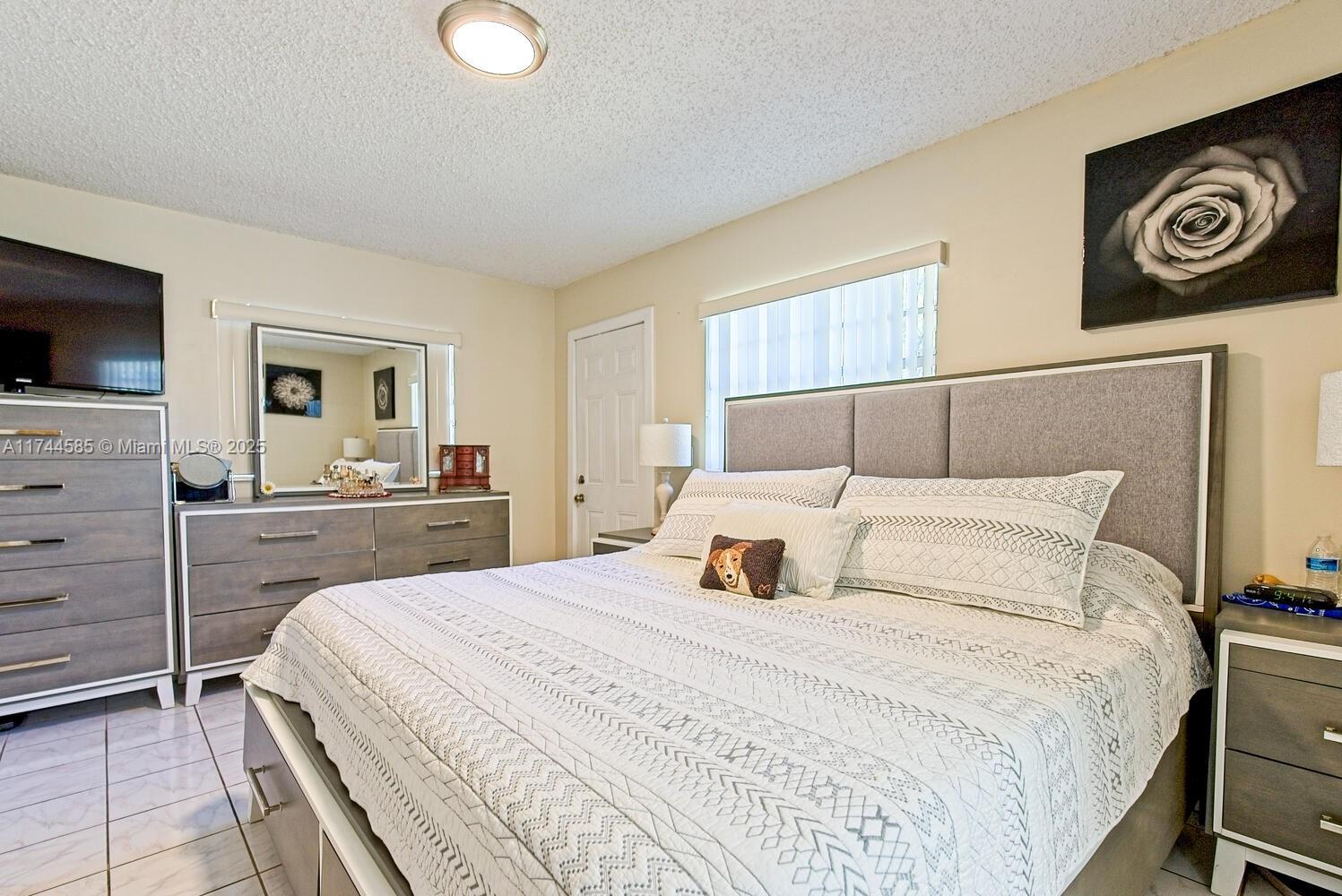 15201 Southwest 307th Road Homestead, FL 33033 - Photo 7 of 34 Gallery Image 7