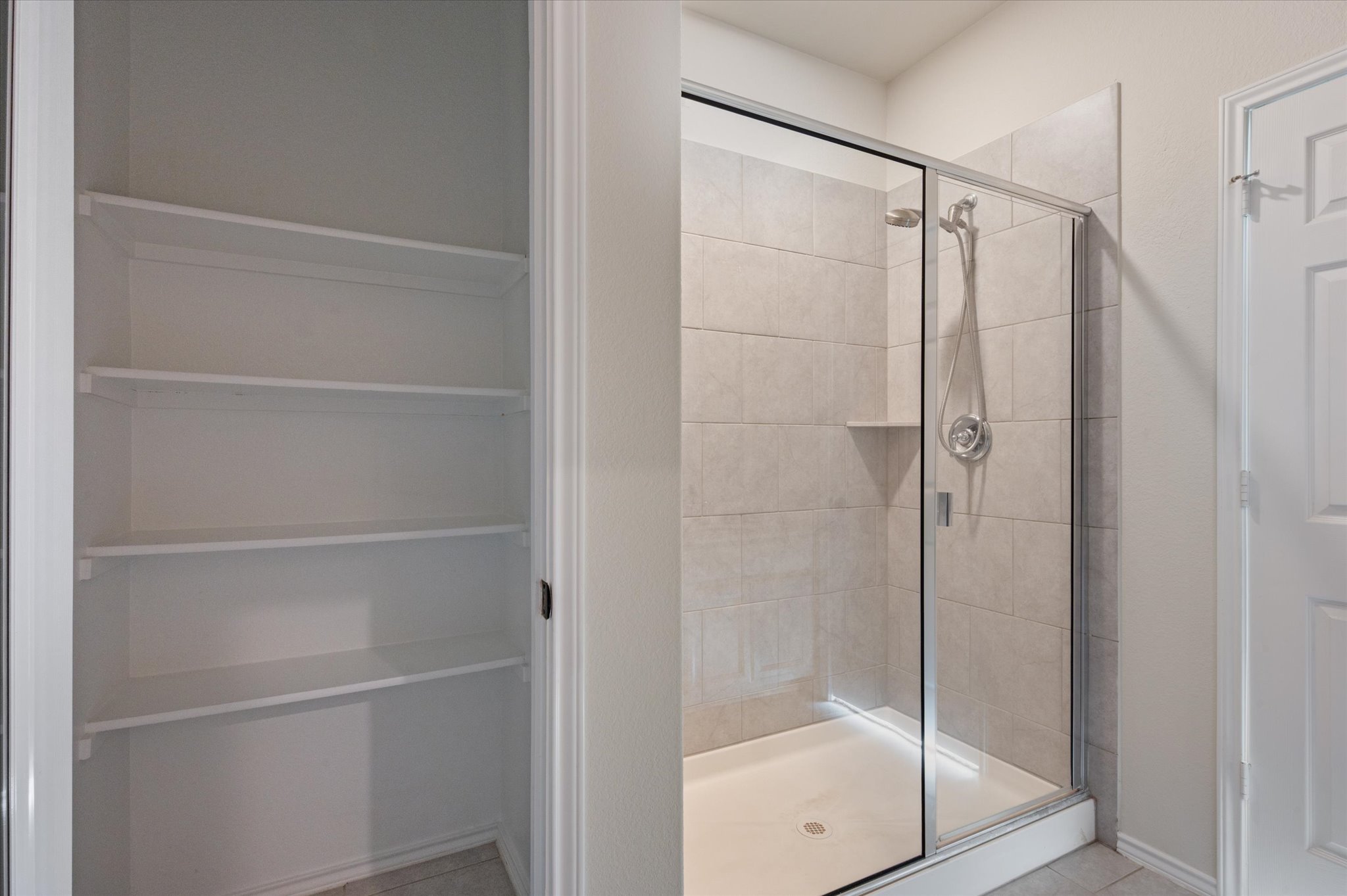 2044 Cliffbrake Way Georgetown, TX 78626 - Photo 33 of 40 Primary Bathroom with linen closet.