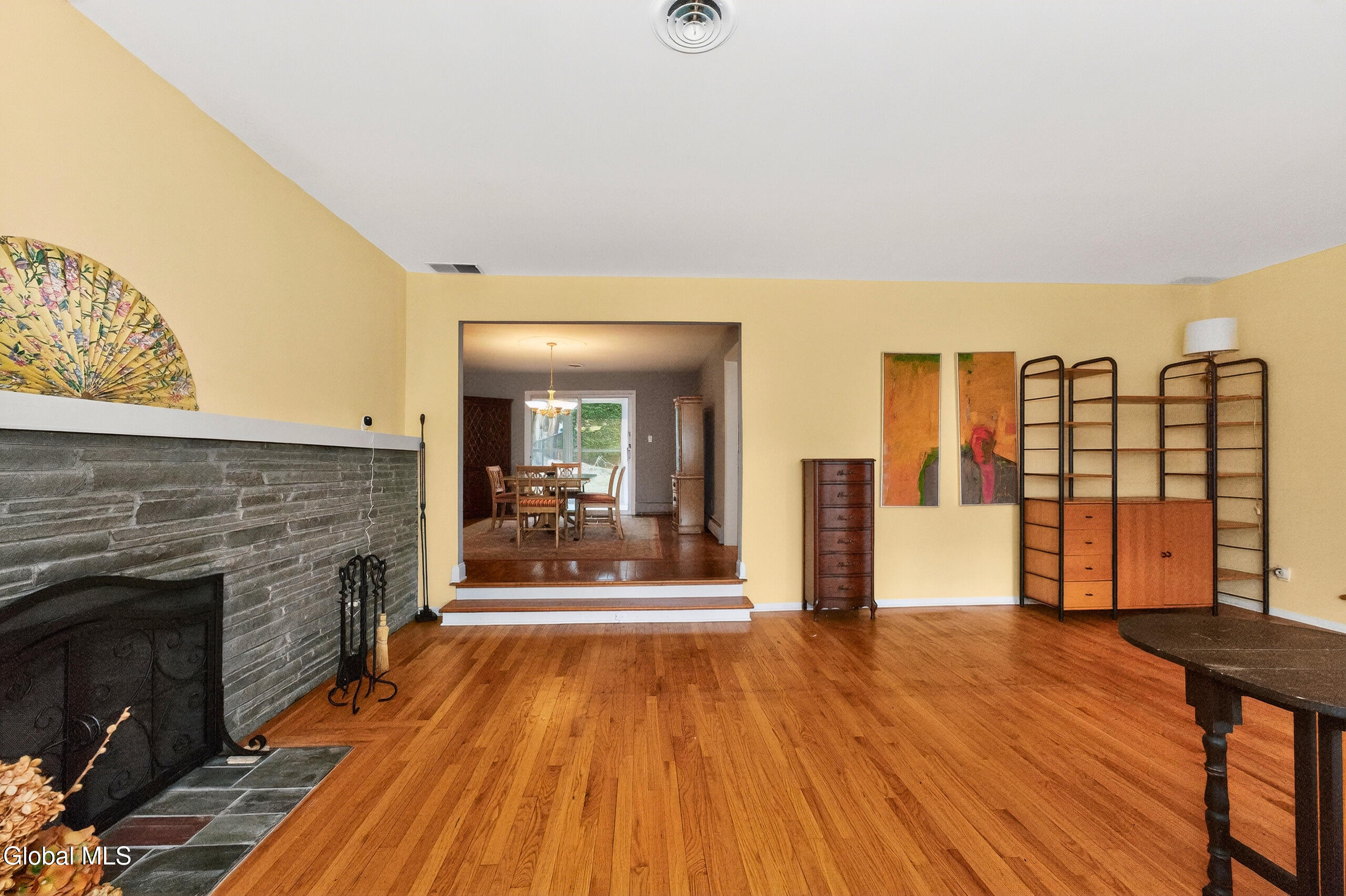 7 Maple Lane North Colonie, NY 12211 - Photo 11 of 47 1 Livingroom 6 - Edited