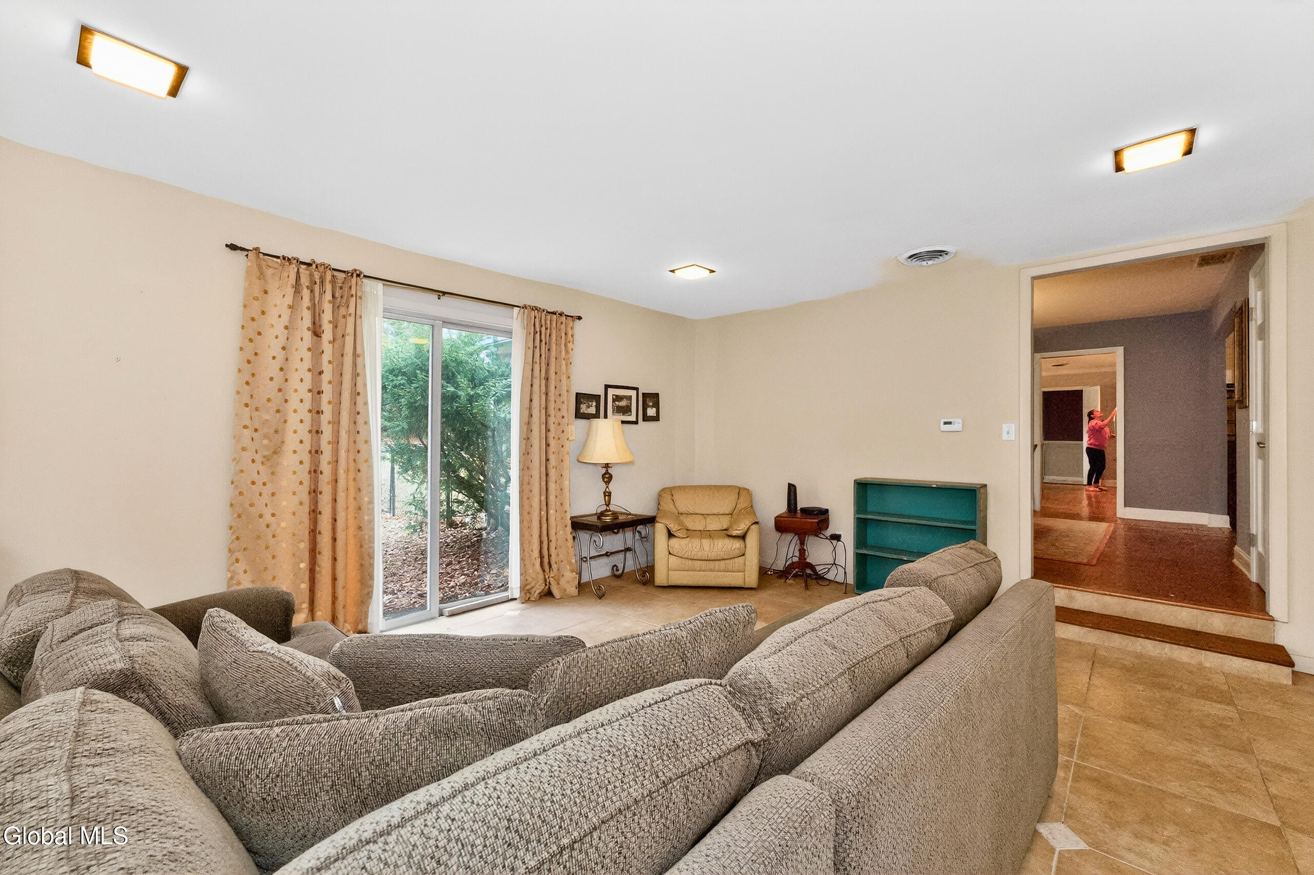 7 Maple Lane North Colonie, NY 12211 - Photo 21 of 47 4 Familyroom 2 - Edited