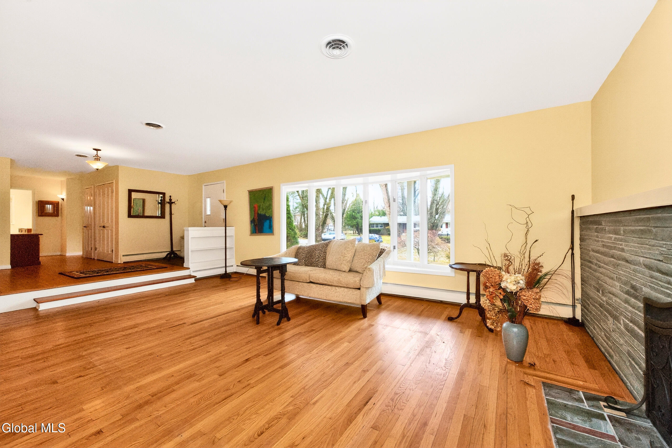 7 Maple Lane North Colonie, NY 12211 - Photo 10 of 47 1 Livingroom 5 - Edited