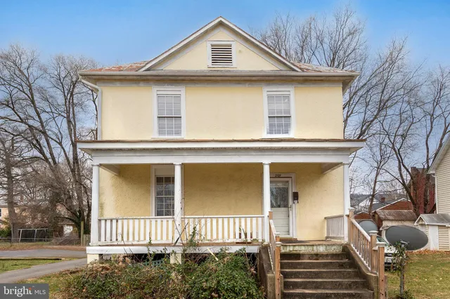 $235,000 | 209 East Stonewall Drive, Front Royal, VA 22630