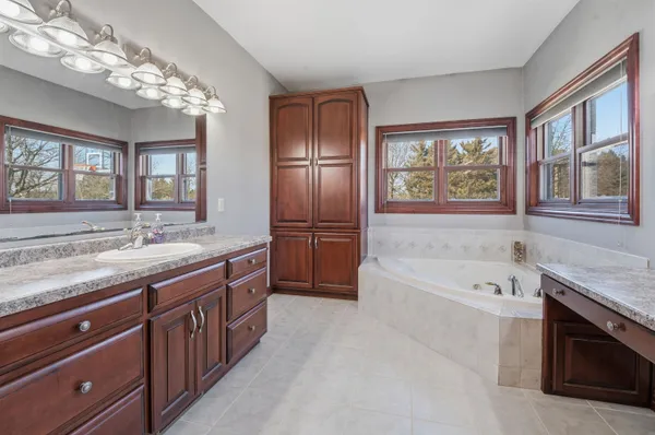 $667,900 | 3400 West Warner Estates Drive, Appleton, WI 54913