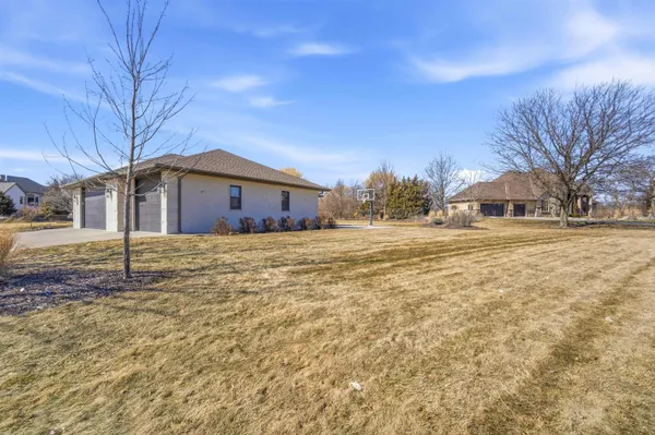 $667,900 | 3400 West Warner Estates Drive, Appleton, WI 54913