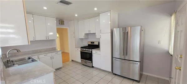 $3,850 | 567 South Street, Glendale, CA 91202