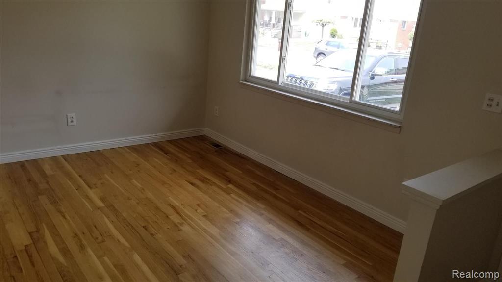 8358 Harding Center Line, MI 48015 - Photo 2 of 26
