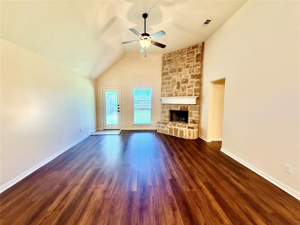 921 Raleigh Path Denton, TX 76208 - Photo 8 of 20