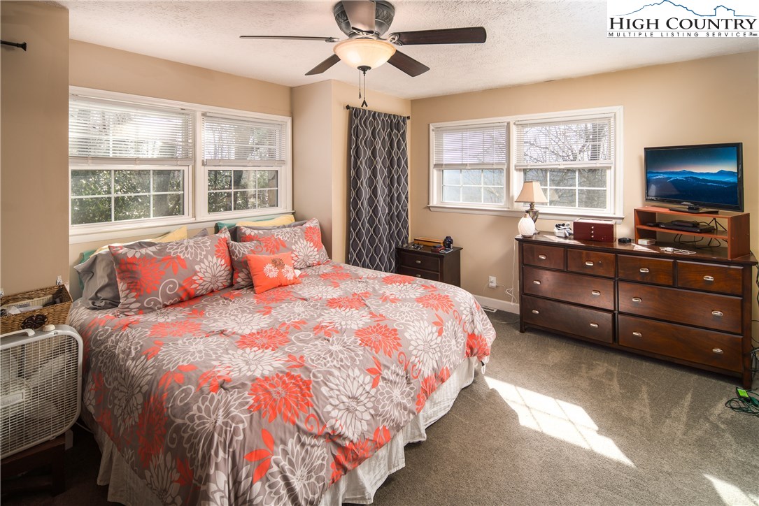 1078 Niley Cook Road Blowing Rock, NC 28605 - Photo 7 of 22 Gallery Image 7