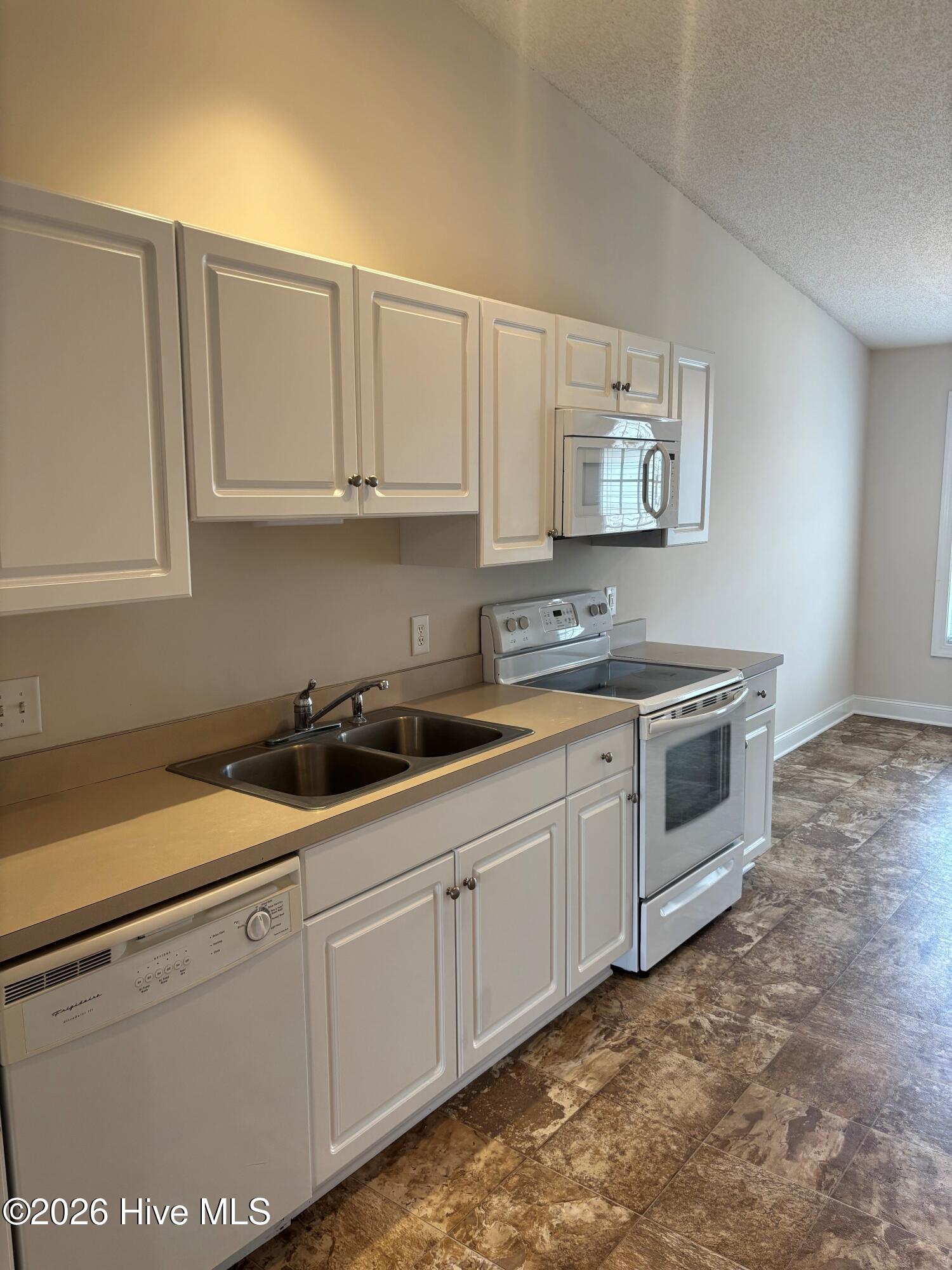 2998 Kinsey Loop, Unit B Winterville, NC 28590 - Photo 5 of 17 2998e