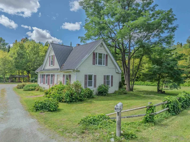 $425,000 | 921 Old Waterford Road, Littleton, NH 03561