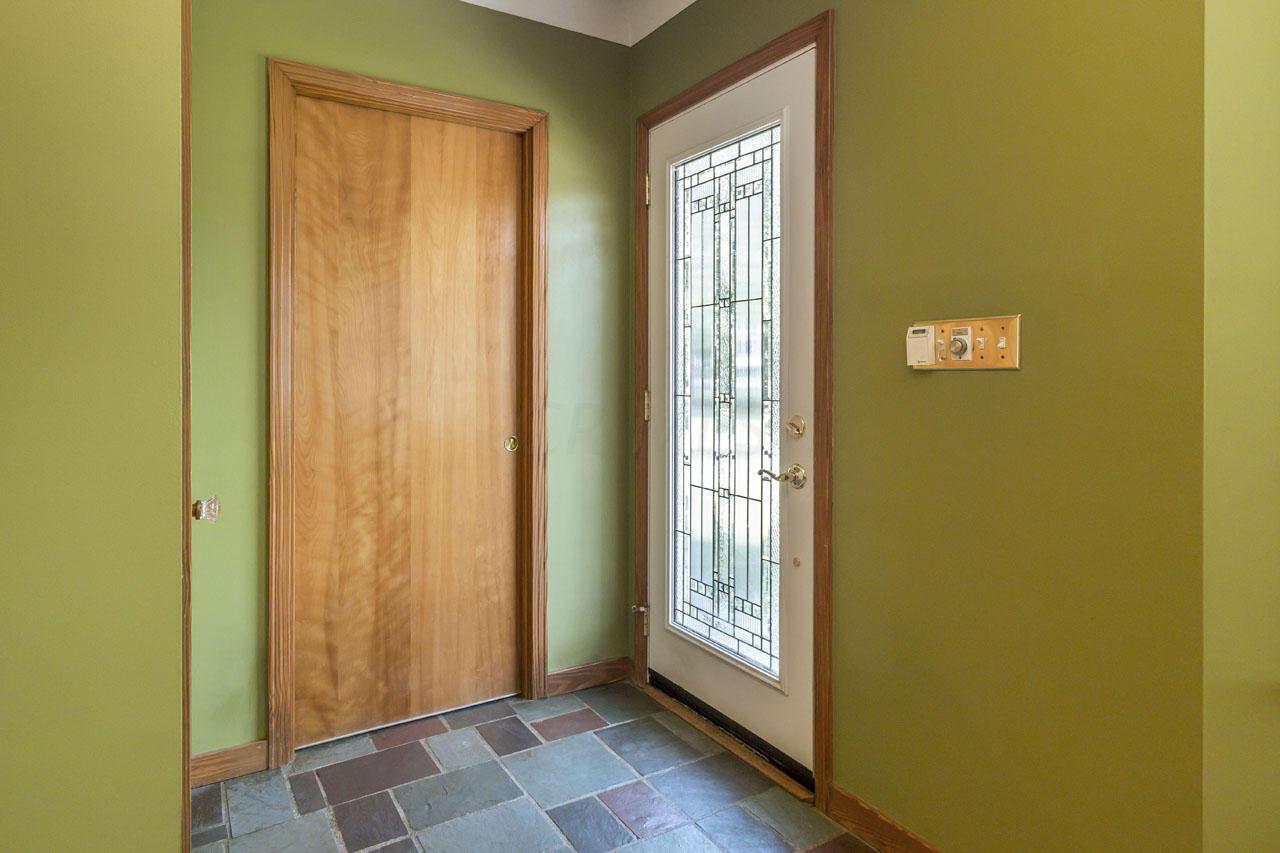2255 Summit View Road Dublin, OH 43016 - Photo 2 of 20