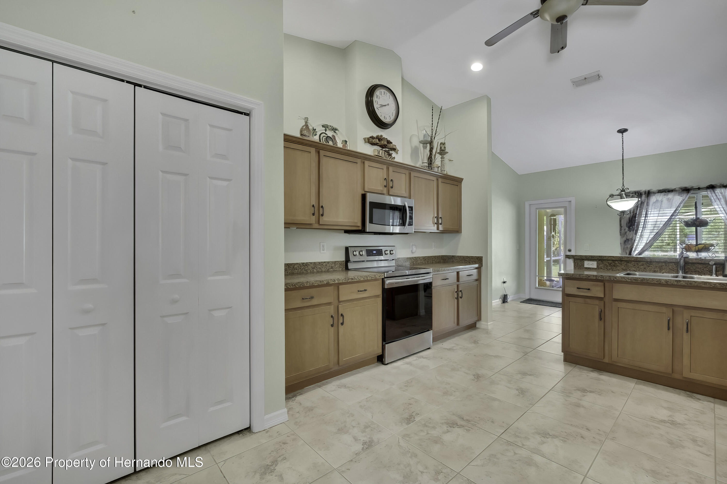 15157 Duck Hawk Road Weeki Wachee, FL 34614 - Photo 9 of 39