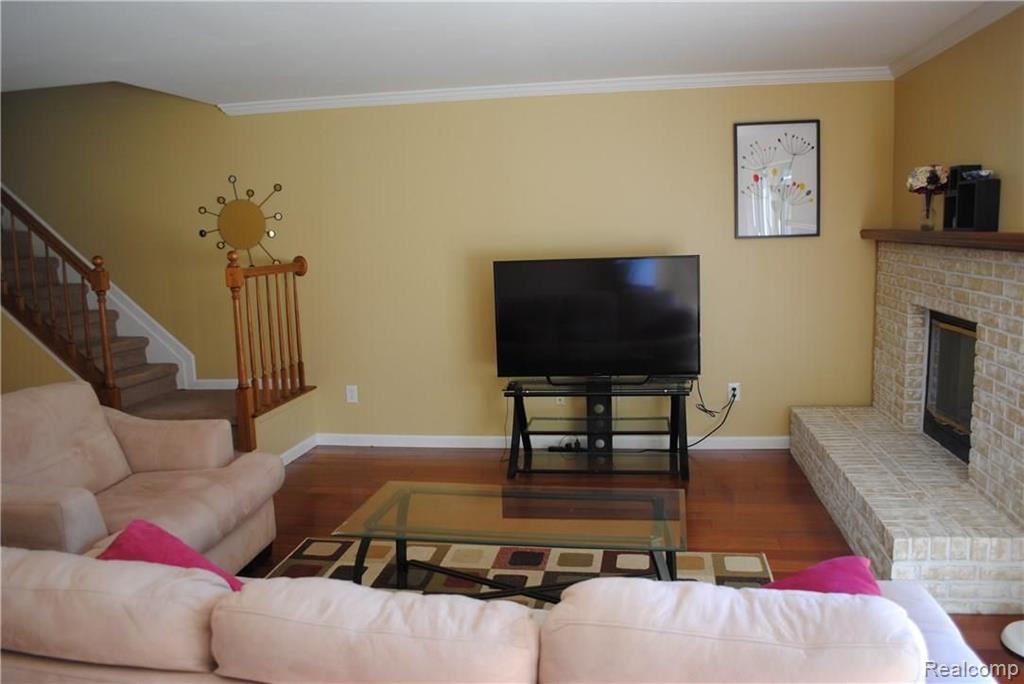 572 Tennyson Rochester Hills, MI 48307 - Photo 4 of 23